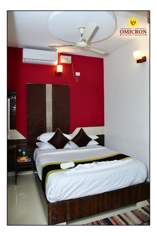 Hotel Omicron 1 Bhk Studio Room Bangalore Bagian luar foto